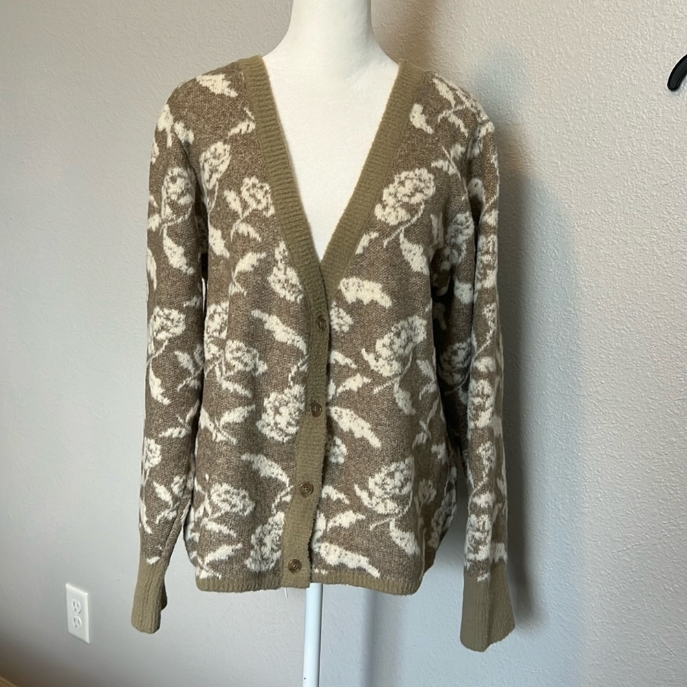 Vero Moda Aware VNeck Cardigan Button Up Beige Print Size XXL